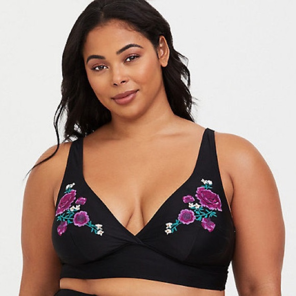 TORRID embroidered floral roses bikini top, 4X.